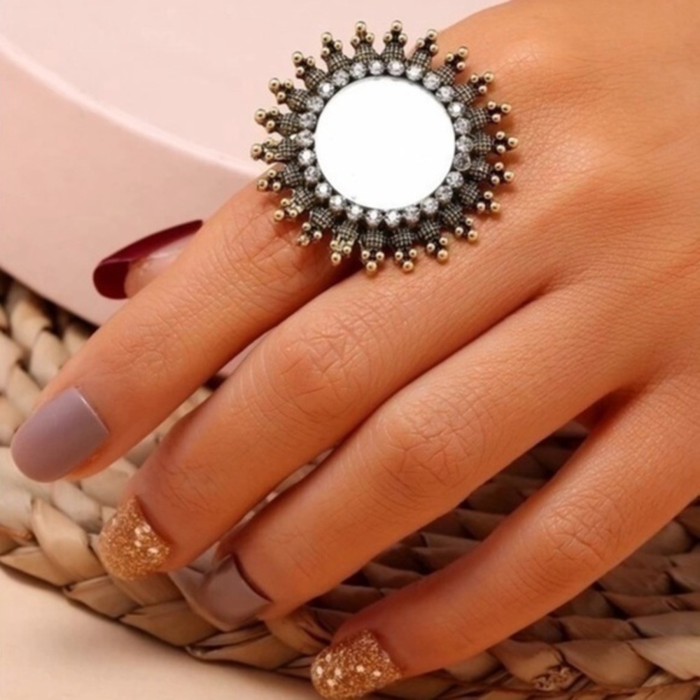 ✨NEW✨ Elegant Gold and Silver Statement Ring